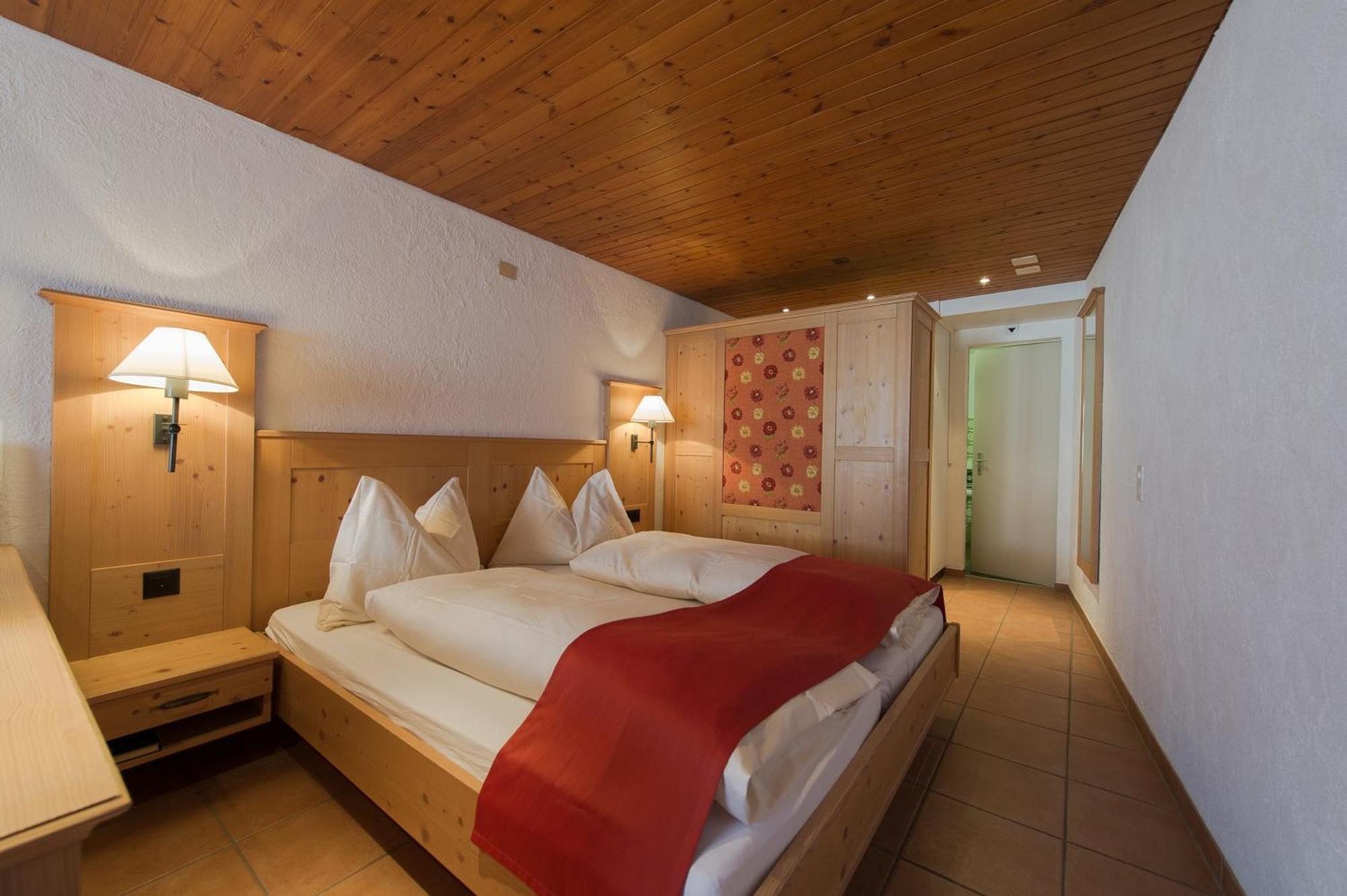 Alpenblick Hotel & Restaurant Wilderswil By Interlaken Room photo